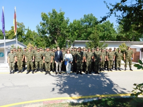 Από Πένητες Επαίτες